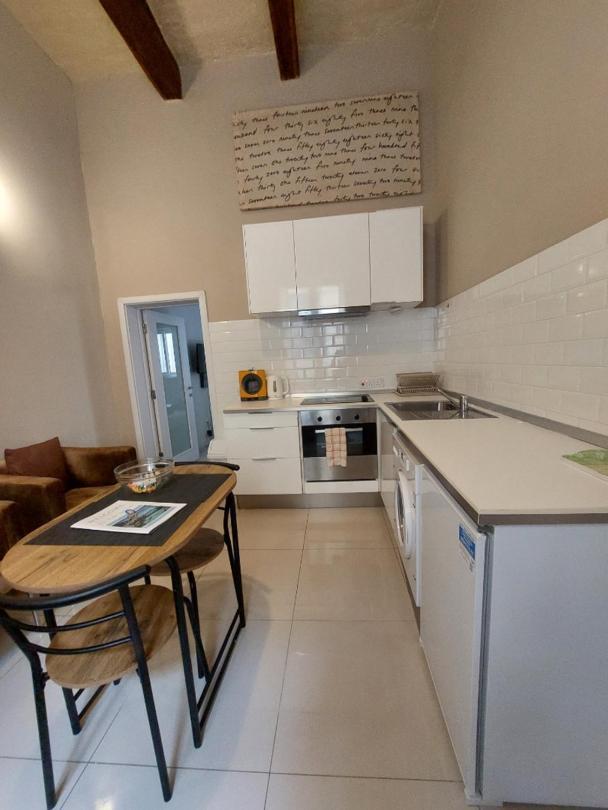 Central & Cozy - 1 Bedroom Apartment Valletta Bagian luar foto